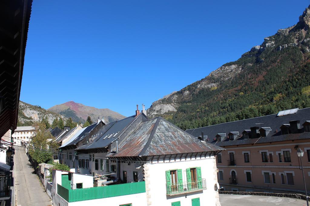 Albergue De Canfranc Estacion Phòng bức ảnh