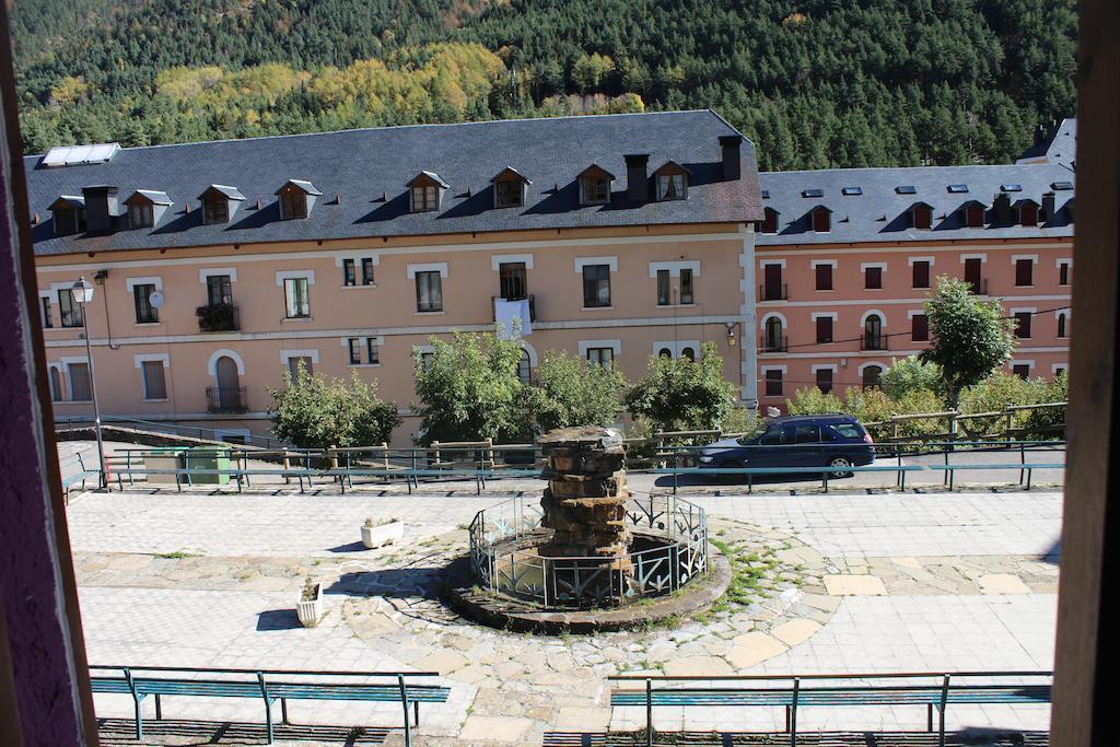 Albergue De Canfranc Estacion Phòng bức ảnh