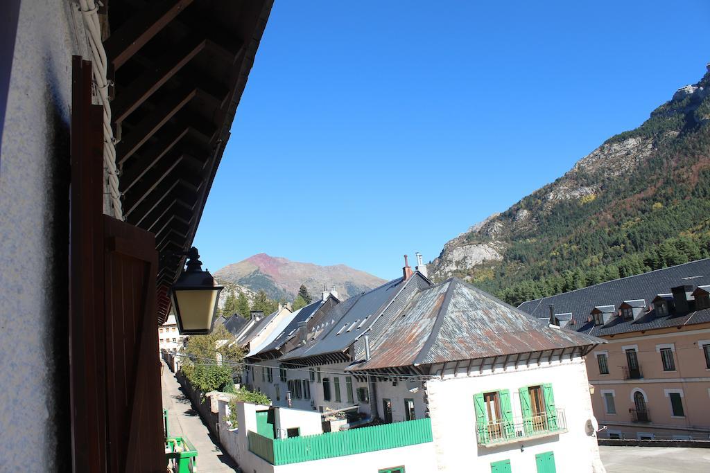 Albergue De Canfranc Estacion Phòng bức ảnh